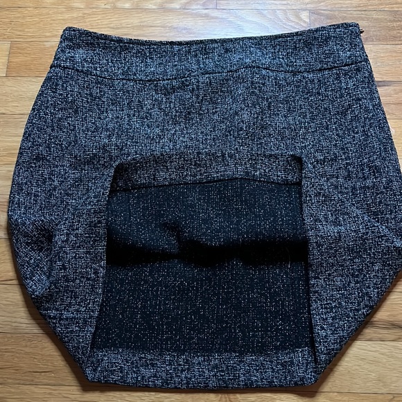 Banana Republic Black and White Tweed Mini Skirt size 8 - Picture 2 of 5